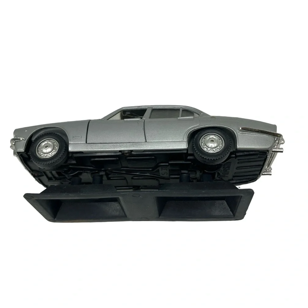 Toy Car Silver Sedan Model Classic Detailed Collectible Vintage Inspired‎